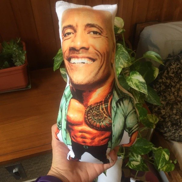 Producto - Muñeco The Rock, La Roca, Dwayne Johnson la Roca contento