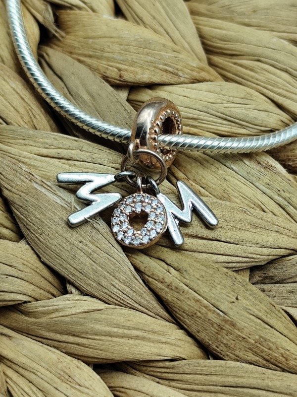 Producto - Dije Charms MOM