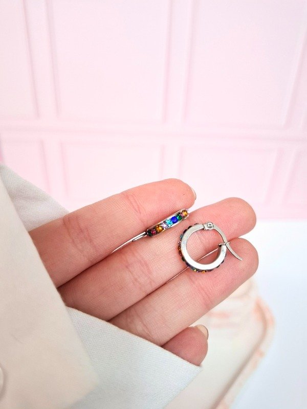 Producto - Argolla sinfín strass multicolor 1.5cm