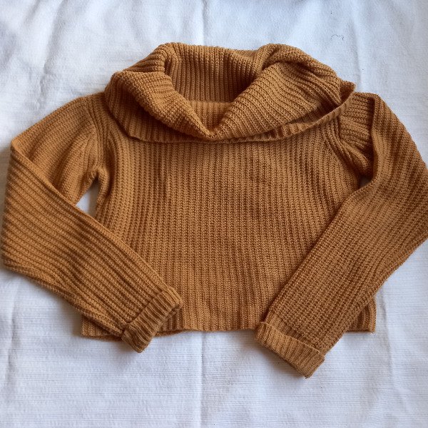 Producto - Sweater crop maíz con cuello caído (T. S/M)