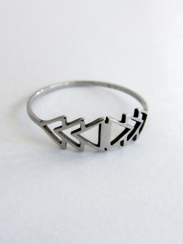 Producto - Anillo Medio Triángulos