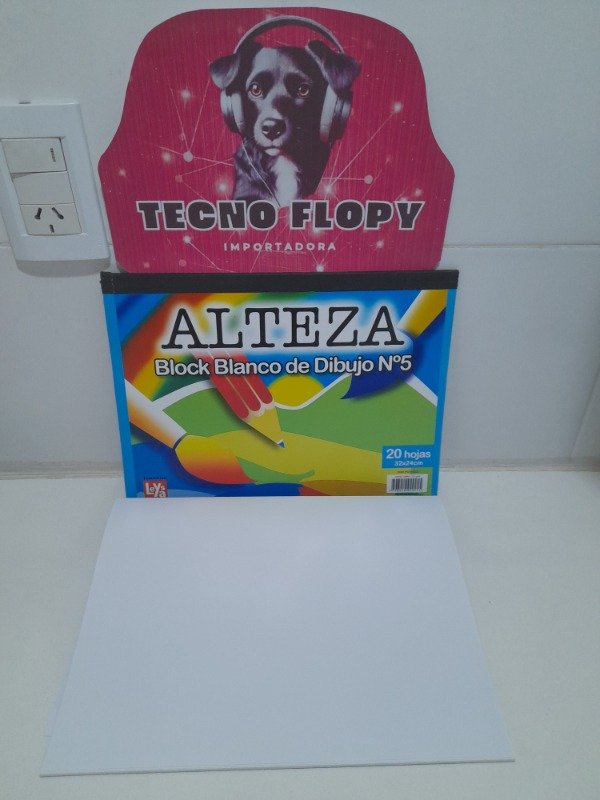 Producto - Hoja blanca  plástica  n5 x20 hojas