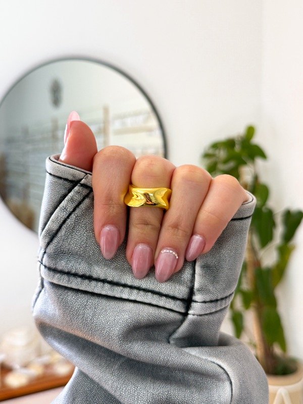 Producto - Anillo acero dorado ancho irregular cuadrado