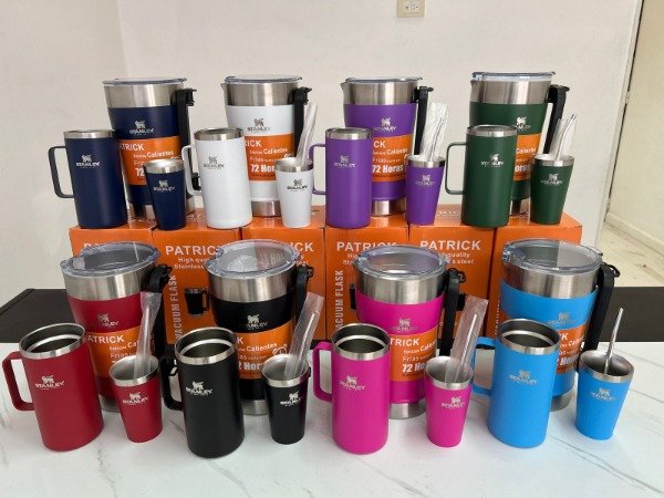 Producto - SET DE JARRA 4PCS INCLUYE JARRA 2L VASO TIPO CERVECERO MATE Y BOMBILLA