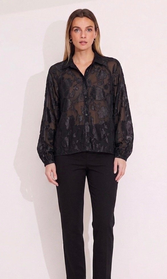Producto - Camisa Negra de Gasa Con Flores Elegante Heritage