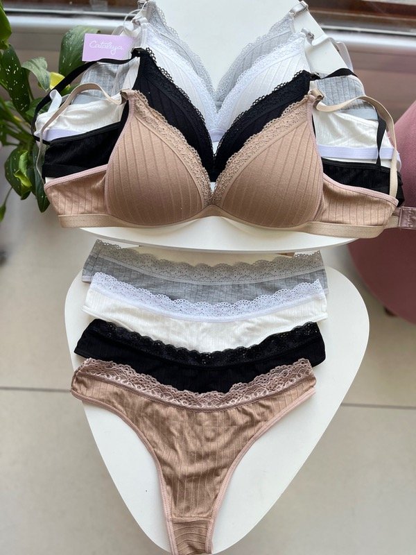Producto - Conjunto triángulo con puntilla