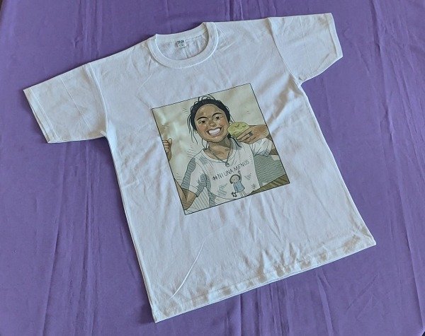 Producto - Remera de Algodón Blanca "Mica Imagen Pitu Saa"