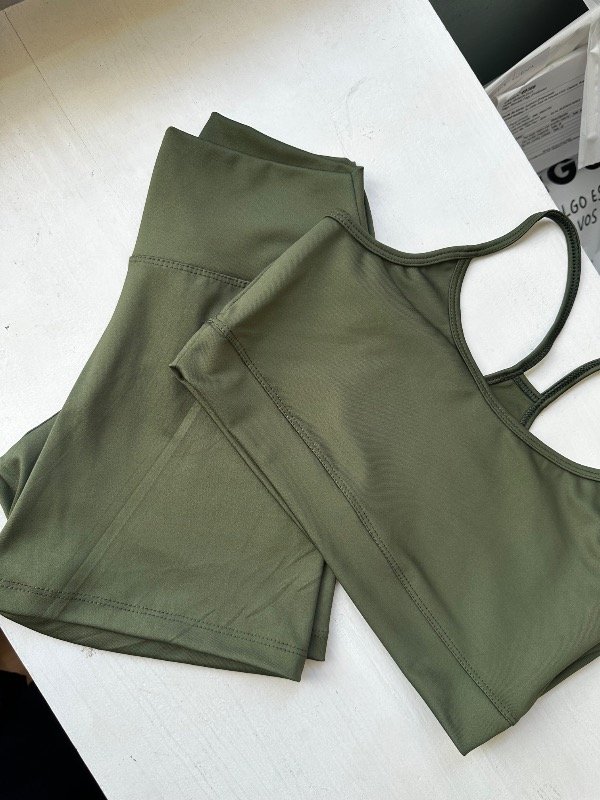 Producto - Conjunto lycra verde militar