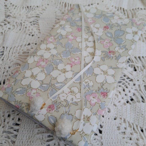 Producto - Funda Floral Pastel con doble marcapáginas - Bolsillo - 0
