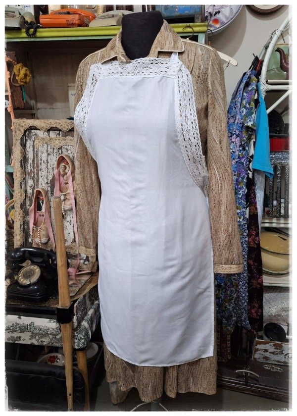 Producto - Delantal con pechera blanco