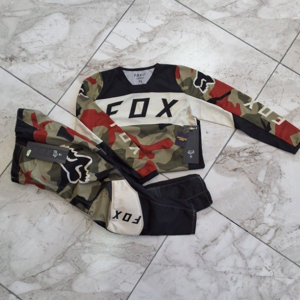 Producto - Conjunto Fox 180 BNKR juniors