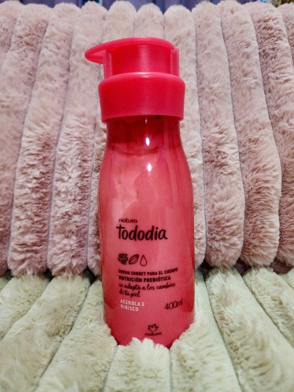 Producto - C8 S19 Crema para el cuerpo Acerola e Hibisco 400ml