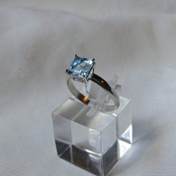 Producto - Anillo Plata 925 topacio celeste cuadrado - Talle 15