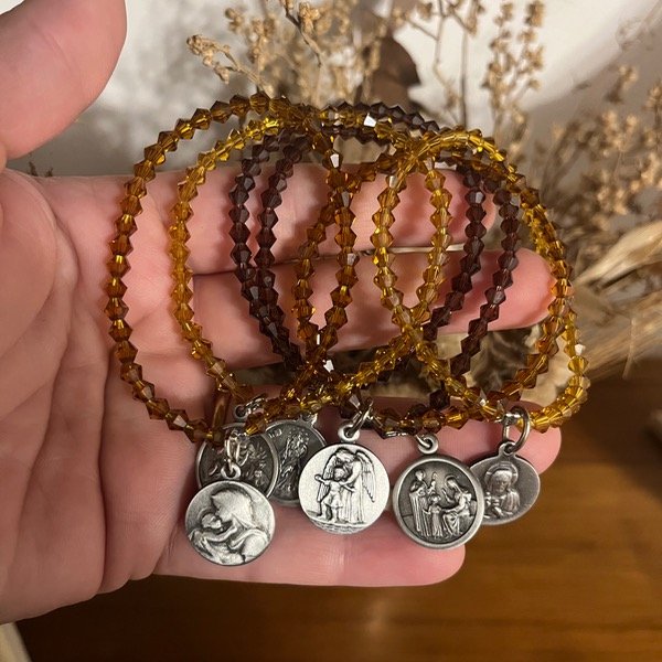 Producto - Pulsera piedritas - Medalla a elección