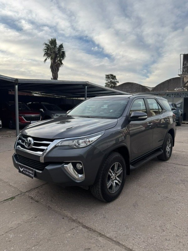 Toyota SW4 SR 2.8 TDI 4x4 MT 2017 en venta – Centenario Automotores