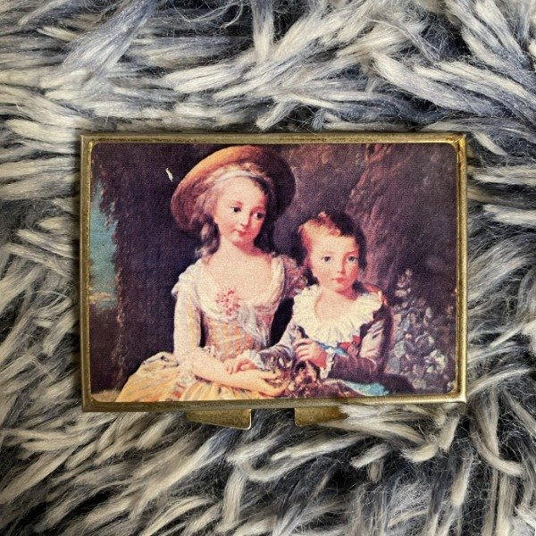 Producto - Roccoco metalic pill box.