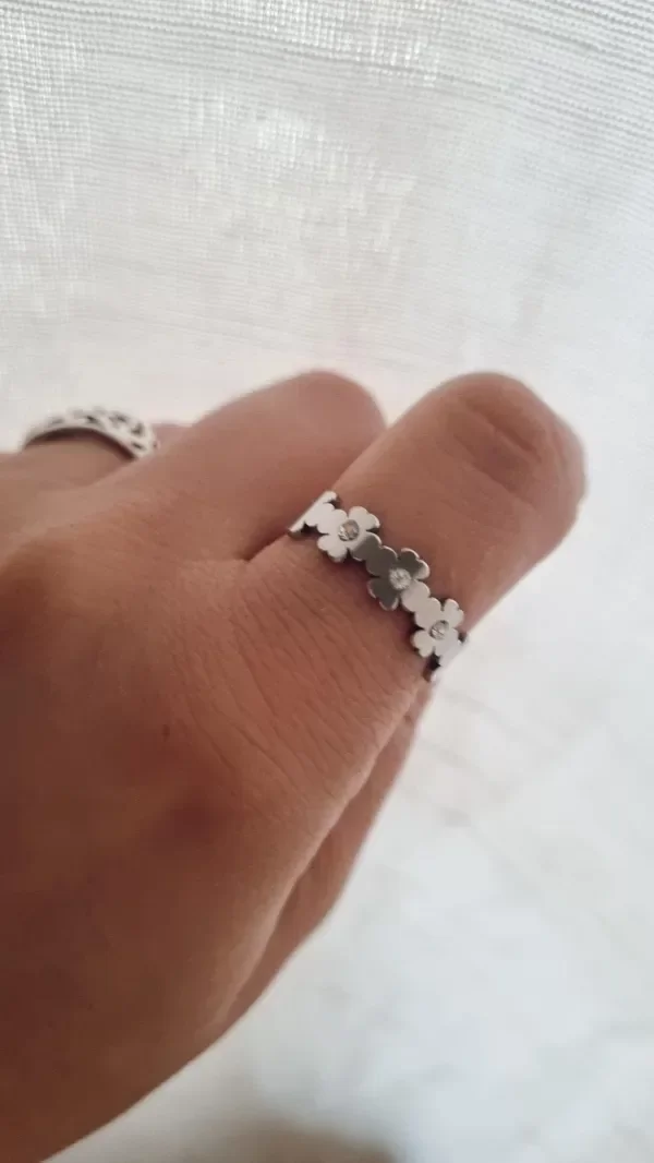 Producto - Anillo flores con detalles en strass AQ
