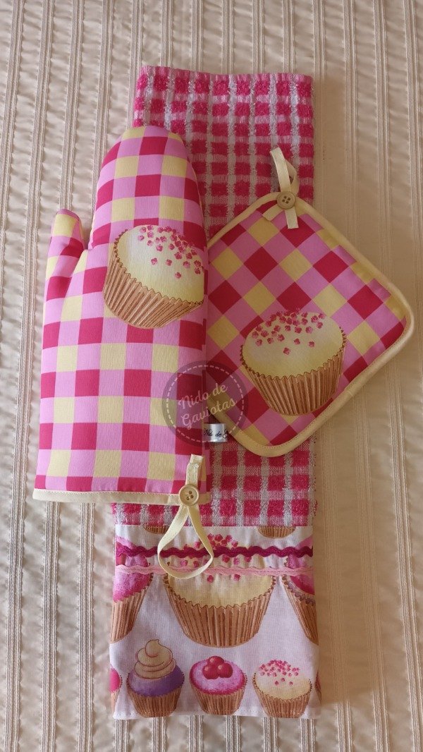 Producto - REPASADOR + MANOPLA Y AGARRADERA CONJUNTO "CUPCAKE"