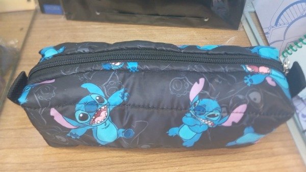 Producto - Cartuchera Stitch Negro Puffer 1 cierre