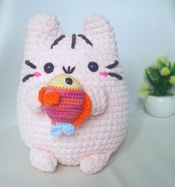 Producto - Pusheen con pececito