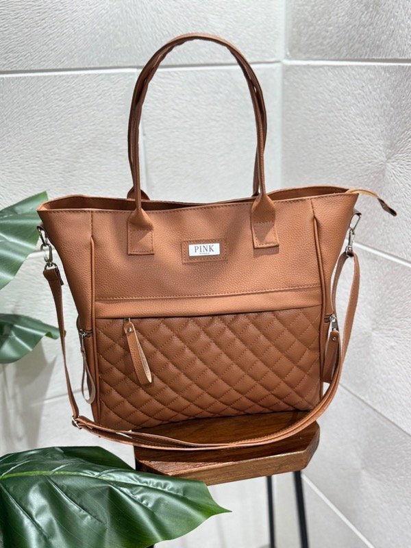 Producto - BOLSO MARRÓN CON 4 CIERRES Y BOLSILLOS. CORREA DESMONTABLE Y REGULABLE