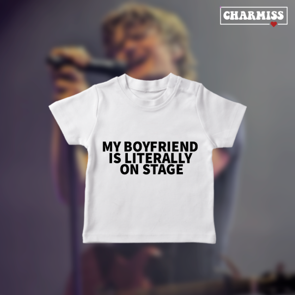 Baby tee mi bf is literally on stage