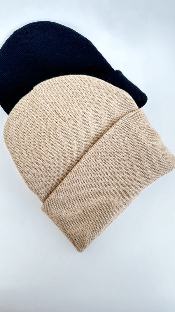 Producto - Gorro de lana clasico color beige