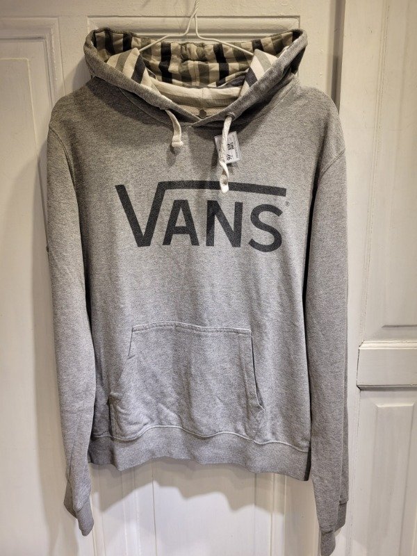 Producto - Buzo VANS gris con capucha Talle 16 años - PRECIO: 36X