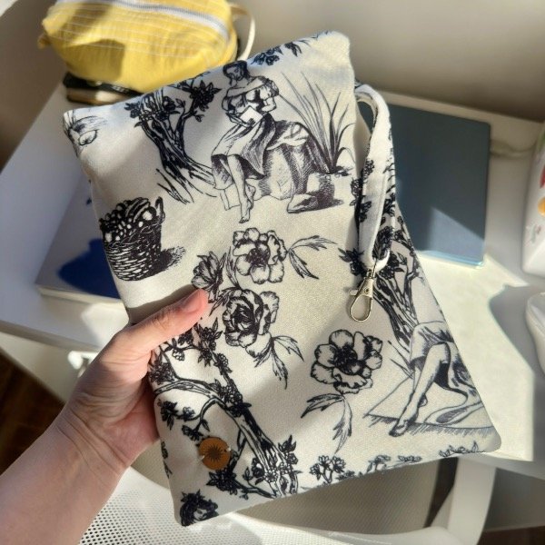 Producto - Funda para libro estampada negra