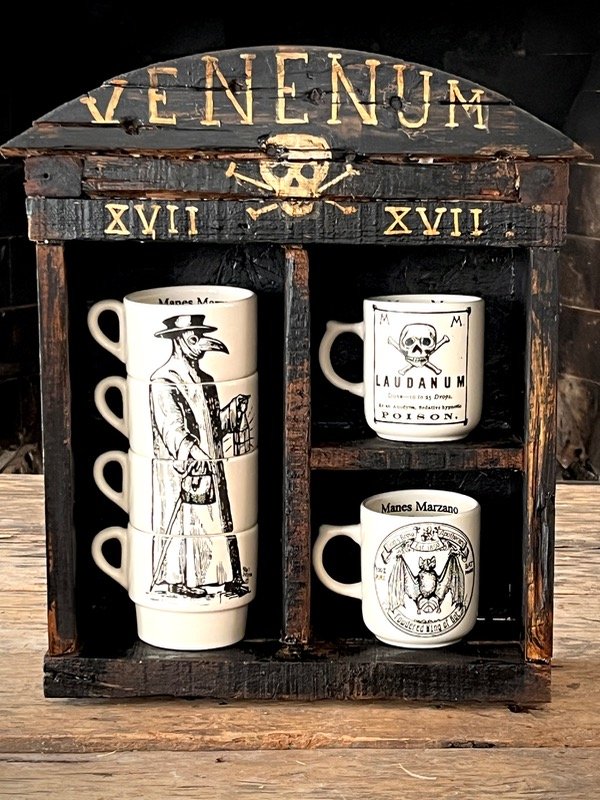 Producto - Set de tazas serie El Médico y La Plaga
