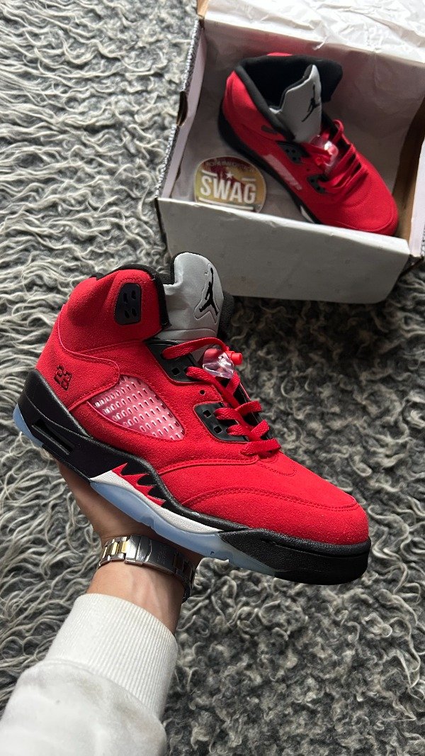 Producto - JORDAN RETRO 5 TORO BRAVO