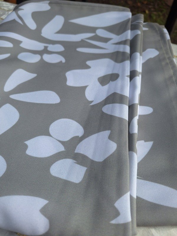 Producto - Mantel te quiero gris y blanco - 0