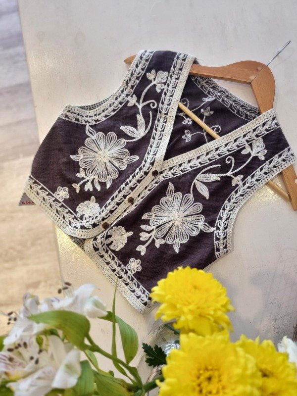 Producto - Chaleco bordado choco