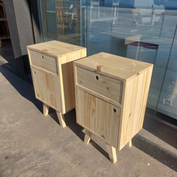 Producto - MESA DE LUZ VINTAGE CON CAJON Y PUERTA