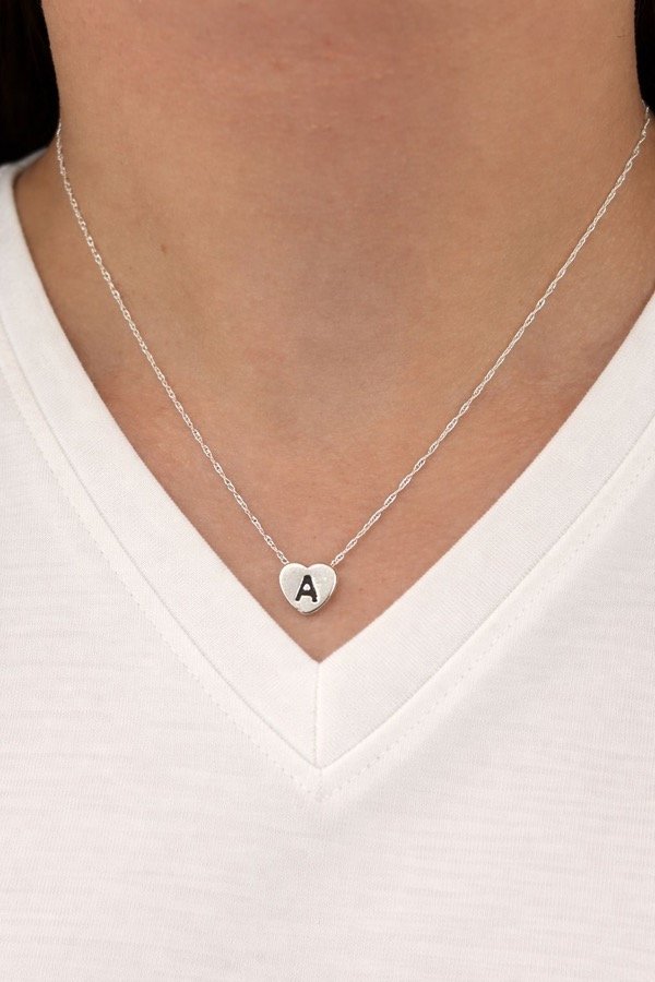Producto - Cadena de plata con dije corazón de inicial