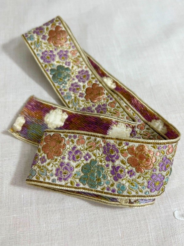 Producto - Cinta galón antiguo de brocado floral