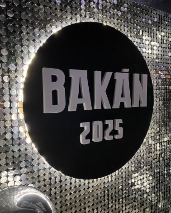 Producto - CARTEL CORPÓREO