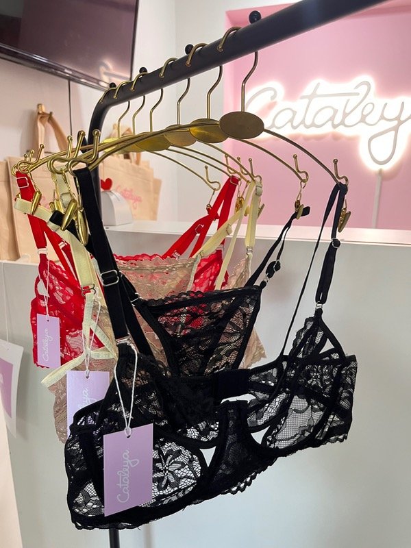 Producto - Conjunto de encaje con aroo