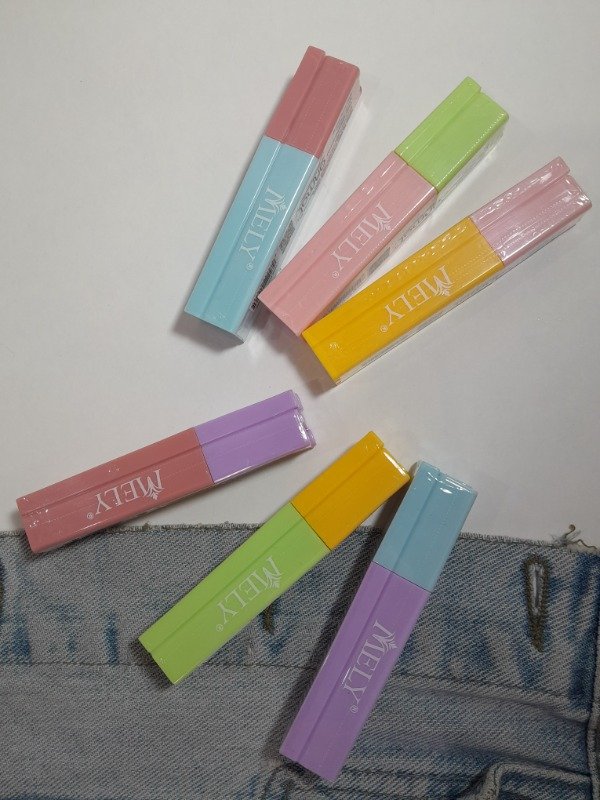 Producto - Lip gloss Mely con partículas de brillo