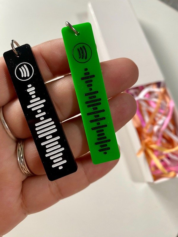 Producto - Llaveros personalizados spotify. Grabado y pintado