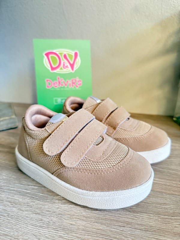 Producto - A 128 Zapatilla deportiva con abrojo