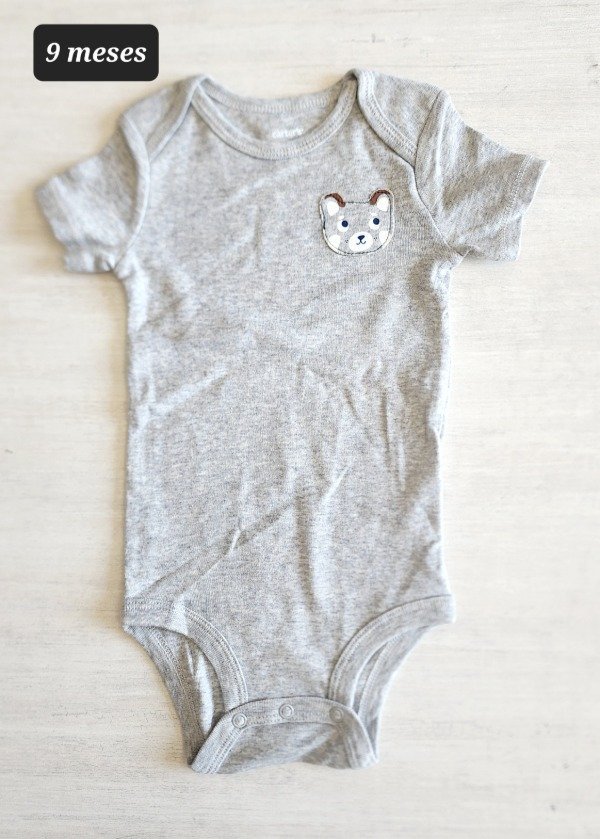Body manga corta carters talle 9 meses gris animales