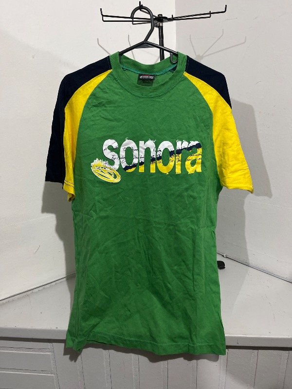 Producto - Remera //sonora// talle M