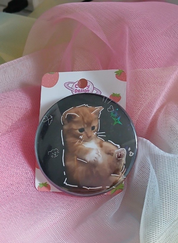 Producto - Pin michi naranjoso tierno