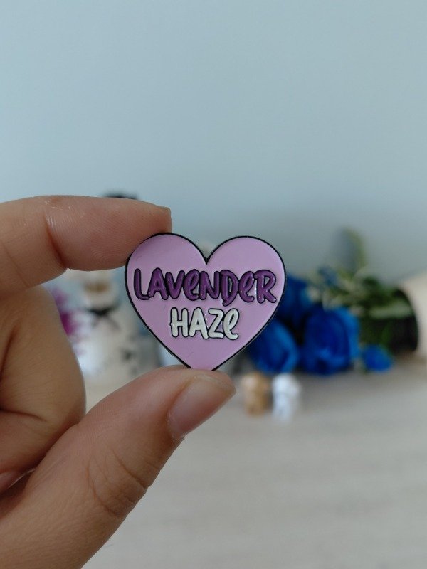 Producto - Pin metalizado - Taylor Swift "Lavender Haze" #0932