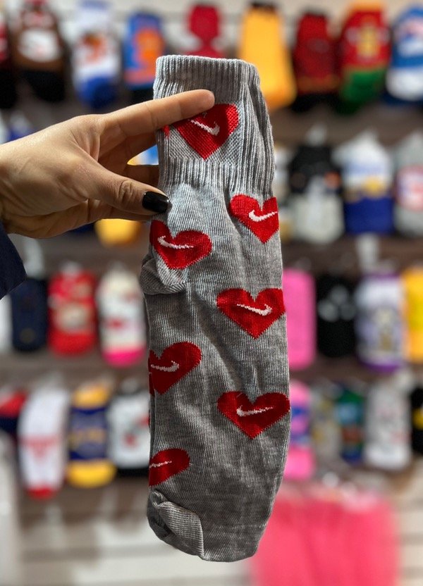 Producto - Tenis Nk Gris corazones rojos