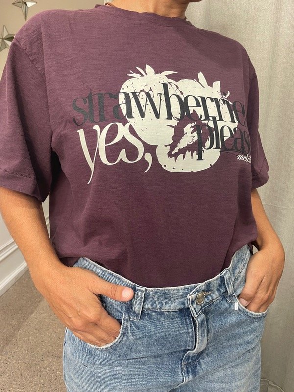 Producto - Remera strawberry bordo