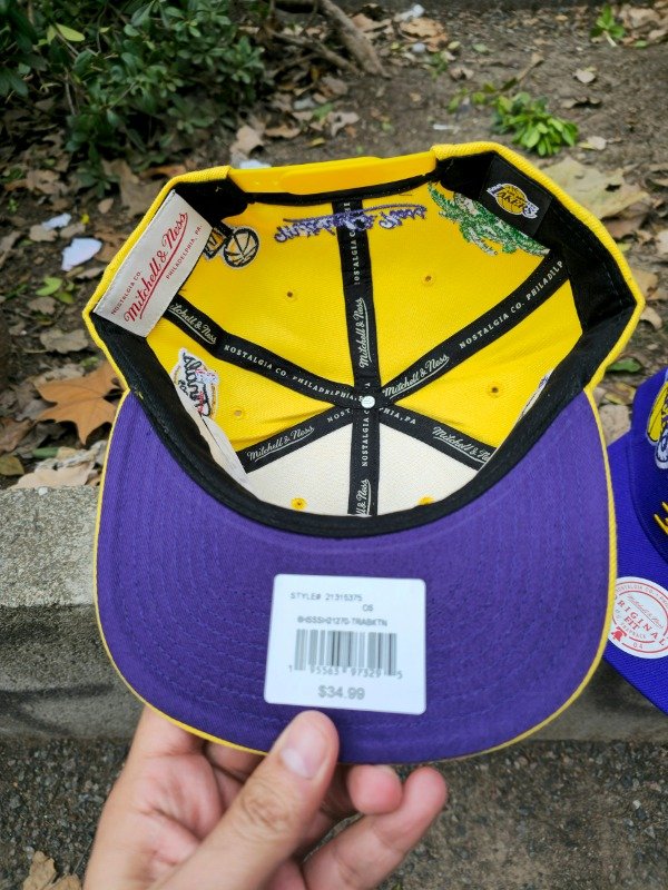 Los angeles lakers icon champions multi patch yellow Mitchell and ness — imagen 3