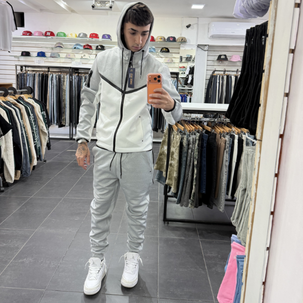 Producto - Conjunto Tech Combi Gris-Blanco