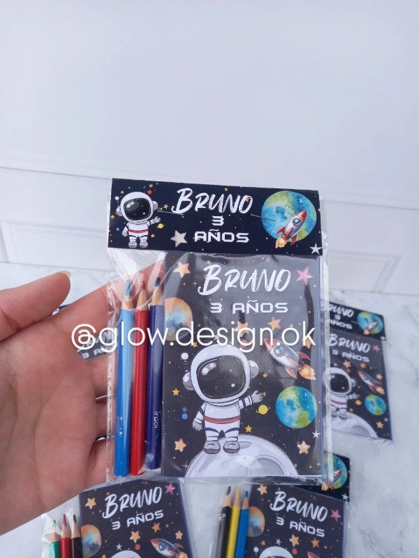 Producto - Mini librito para colorear con 3 lápices y bolsita